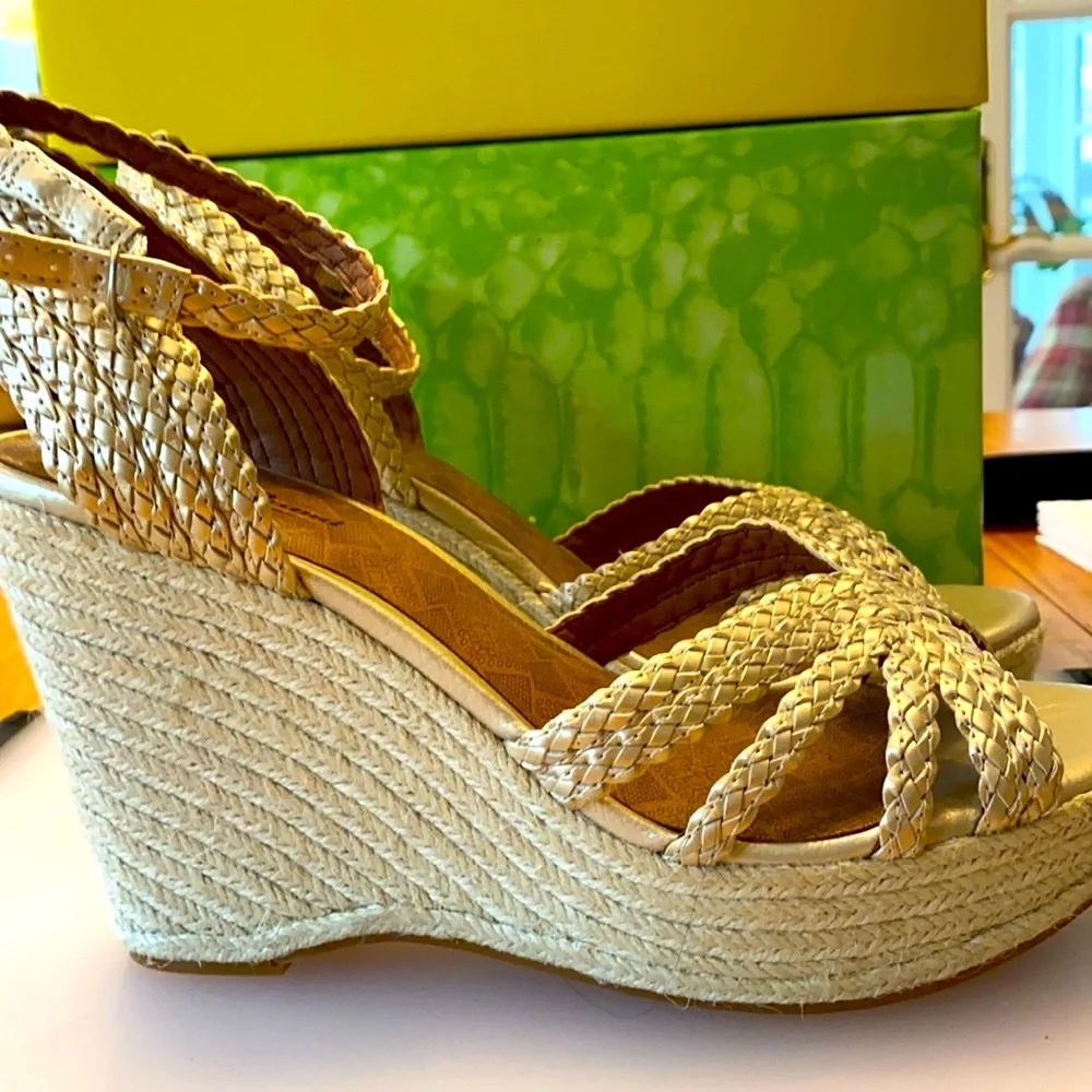 Lucky brand platform, sandals